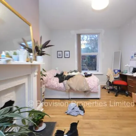 Image 4 - Ebberston Place, Leeds, LS6 1LE, United Kingdom - Townhouse for rent