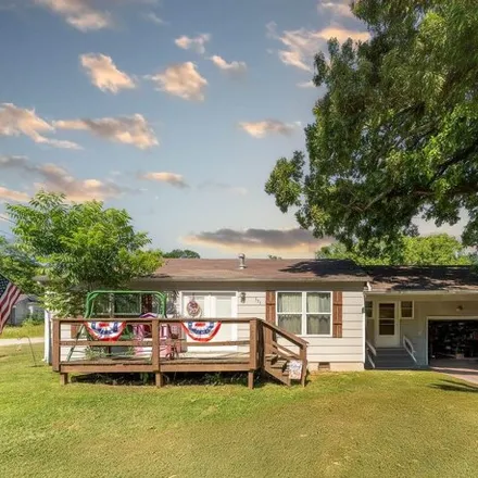 Buy this 3 bed house on 375 S 8th St in Mammoth Spring, Arkansas