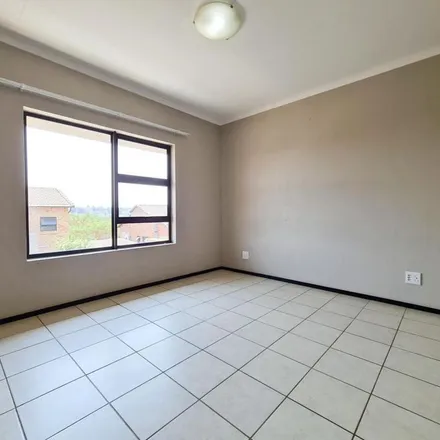 Image 8 - Dubloon Avenue, Wilgeheuwel, Roodepoort, 1734, South Africa - Apartment for rent