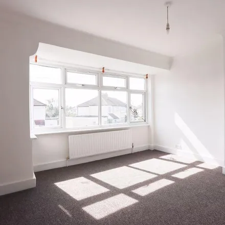 Rent this 3 bed townhouse on Lynhurst Road in London, UB10 9EE