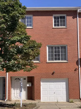 Rent this 3 bed townhouse on 1106 West Ainslie Street in Chicago, IL 60640