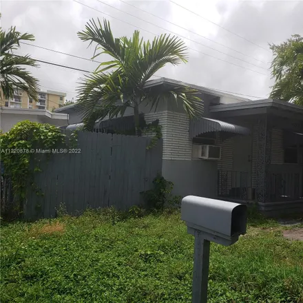 Image 3 - 2300 Northeast 135th Terrace, North Miami Beach, FL 33181, USA - Duplex for sale