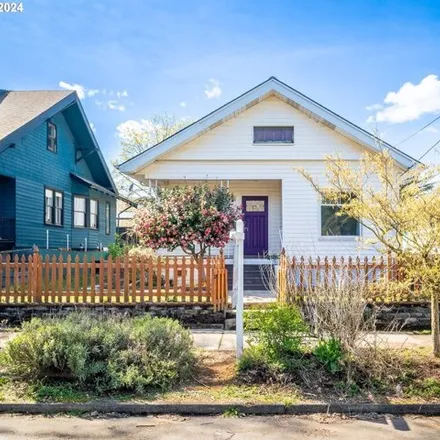 Buy this 3 bed house on 4811 Northeast 32nd Avenue in Portland, OR 97211