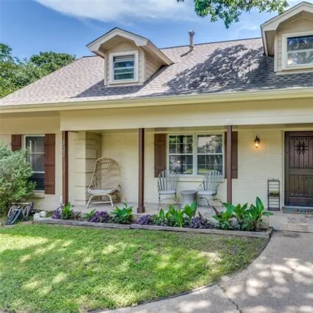 Buy this 4 bed house on 903 North Bowen Road in Arlington, TX 76012
