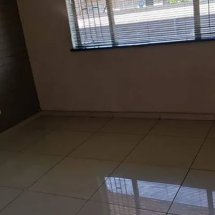 Image 4 - 2nd Avenue, Johannesburg Ward 70, Roodepoort, 2709, South Africa - Apartment for rent