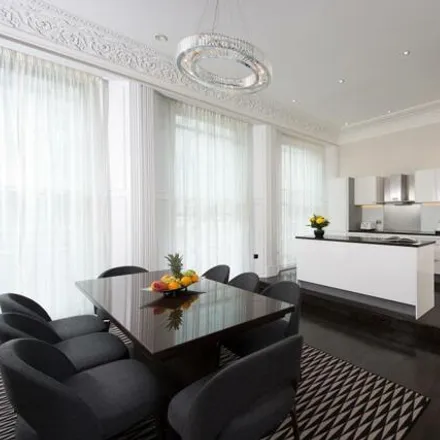 Image 2 - Fraser Suites Kensington, 75 Cromwell Road, London, SW7 5BH, United Kingdom - Apartment for rent