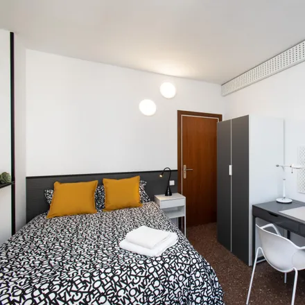 Image 2 - Carrer de Casp, 98, 08010 Barcelona, Spain - Room for rent