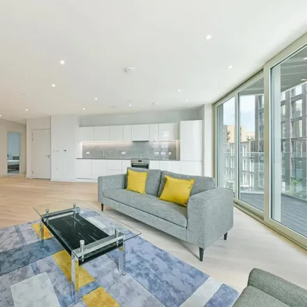 Image 2 - Commodore House, Admiralty Avenue, London, E16 2PZ, United Kingdom - Apartment for rent