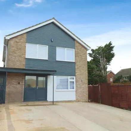 Buy this 3 bed house on St Mark's Close in Rushden, NN10 9QS