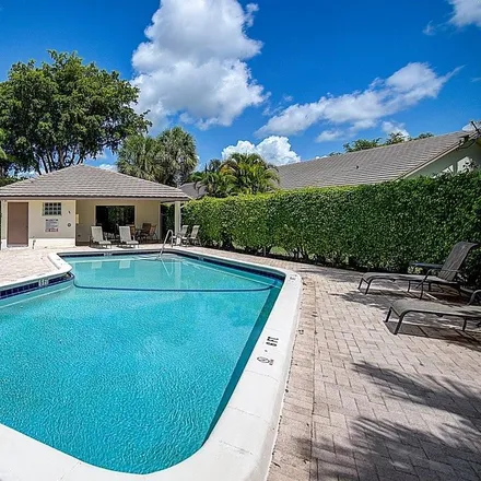 Image 4 - 1400 Lakeview Circle, Coral Springs, FL 33071, USA - House for sale
