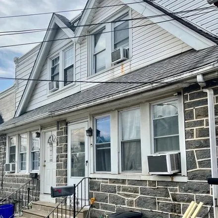 Buy this 3 bed house on 456 Arlington Avenue in Beverly Hills, Upper Darby
