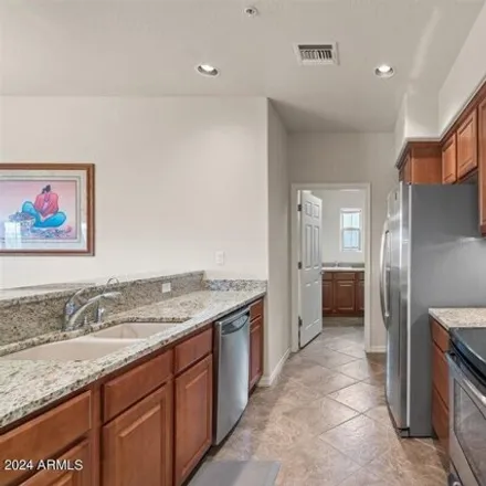 Image 4 - 4073 East Deer Valley Road, Phoenix, AZ 85050, USA - Apartment for sale