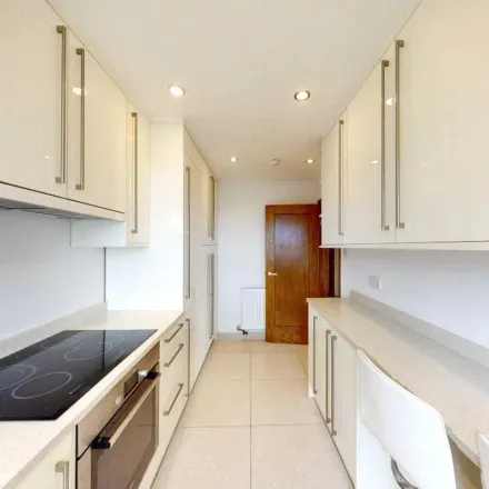 Image 4 - Byron Court, 50 Fairfax Road, London, NW6 4HB, United Kingdom - Apartment for rent