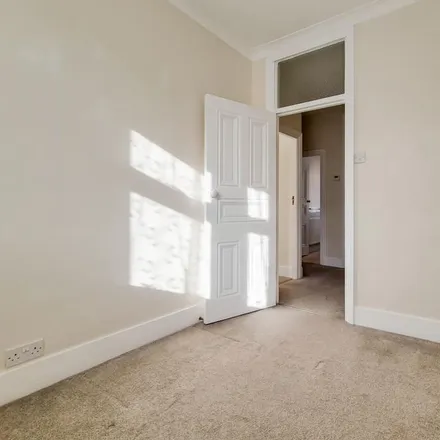 Image 7 - Vaughan Gardens, London, IG1 3PA, United Kingdom - Apartment for rent
