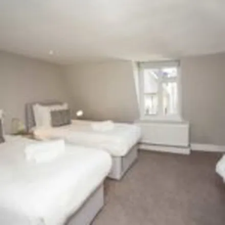 Rent this 6 bed townhouse on Belvedere Road in Bathgate, EH48 4BA