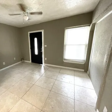 Image 2 - 441 South Robbins Avenue, Titusville, FL 32796, USA - Apartment for rent