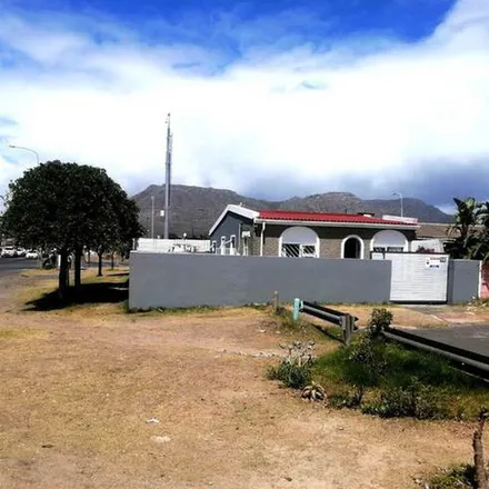 Image 4 - Square Hill Primary School, 2 Morris Way, Square Hill, Western Cape, 7945, South Africa - Apartment for rent