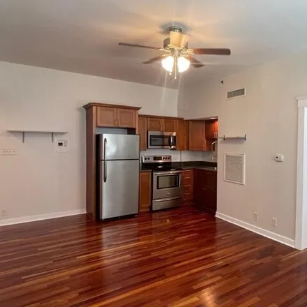 Image 2 - 1232 Saint Charles Avenue, New Orleans, LA 70130, USA - Condo for rent