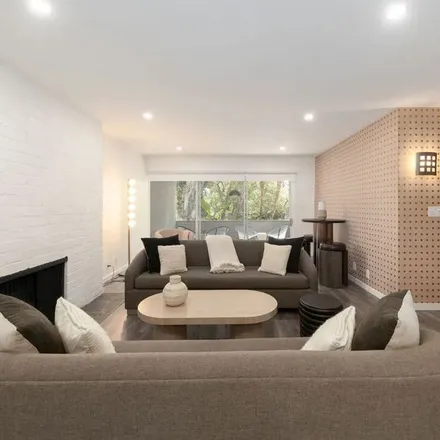 Image 1 - 8917 Cynthia Street, West Hollywood, CA 90069, USA - Apartment for rent