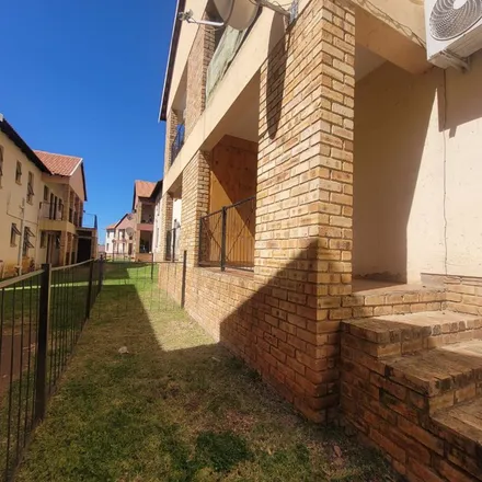 Image 6 - Progress Road, Lindhaven, Roodepoort, 1725, South Africa - Apartment for rent