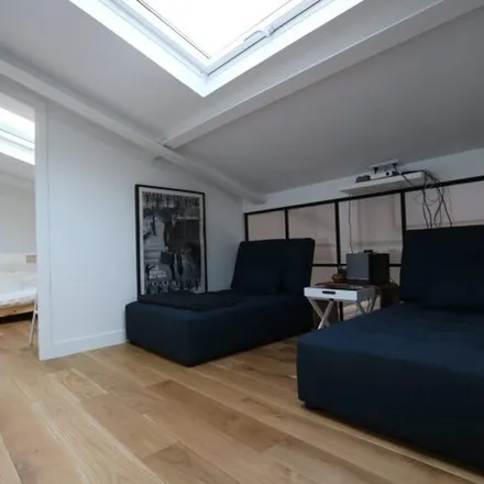 Image 2 - 6 Passage Saint-Philippe du Roule, 75008 Paris, France - Apartment for rent