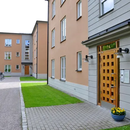 Rent this 3 bed apartment on Mogatan 5 in 7, 702 16 Örebro