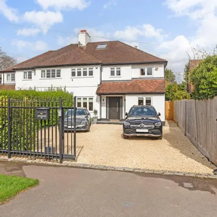Rent this 5 bed townhouse on Broomhall Farm in Chobham Road, Sunningdale