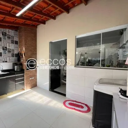 Rent this 2 bed house on Rua Alcides Gonçalves Cunha in Shopping Park, Uberlândia - MG