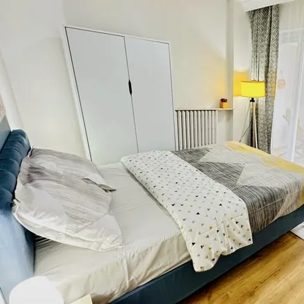 Rent this 6 bed room on Bike & Outdoor in Barbaros Bulvarı 63, 34022 Beşiktaş