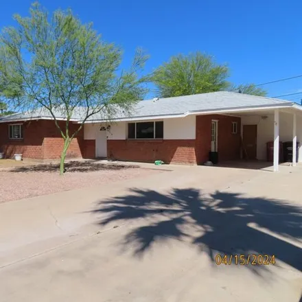 Rent this 3 bed house on 7514 East Highland Avenue in Scottsdale, AZ 85251