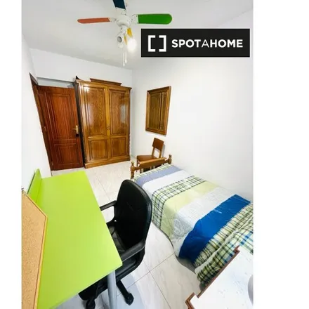 Rent this 4 bed room on Burgos in Calle de Damasco, 14004 Córdoba