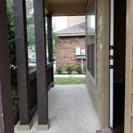 Image 2 - 943 Brown Rock Drive, New Braunfels, TX 78130, USA - Apartment for rent