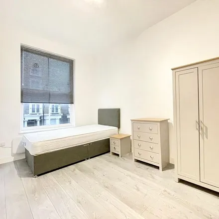 Rent this studio apartment on 170 Ladbroke Grove in London, W10 5LZ