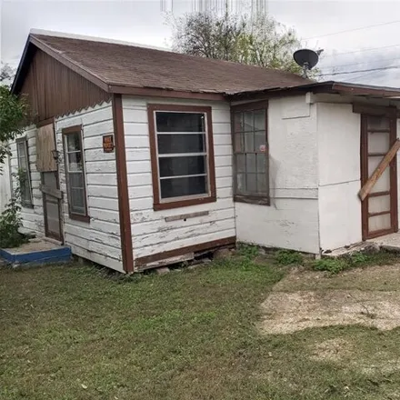 Buy this 2 bed house on 1979 Abilene Drive in Expressway Heights Colonia, Weslaco