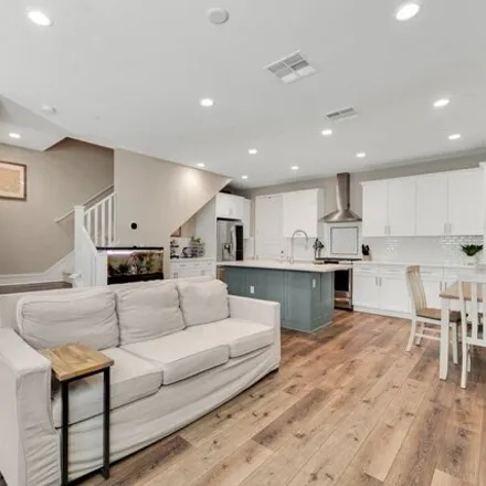 Image 4 - 19591 Astor Place, Los Angeles, CA 91324, USA - Townhouse for sale