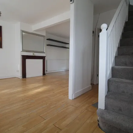 Image 7 - Chigwell Road, London, IG8 8PD, United Kingdom - Apartment for rent