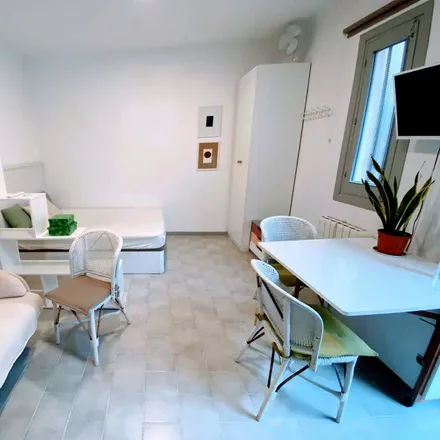 Image 4 - Kilates, Calle de San Bernardo, 102, 28015 Madrid, Spain - Apartment for rent