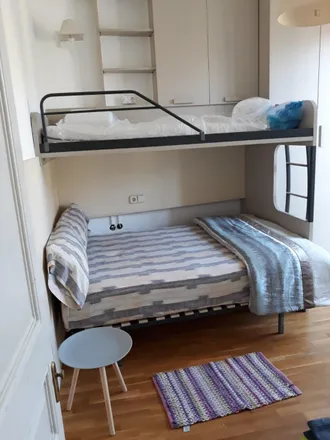 Rent this 4 bed room on Carrer de Viladomat in 125, 08001 Barcelona
