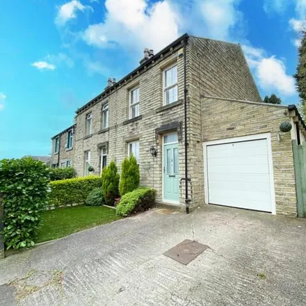 Buy this 3 bed house on St Andrew's Drive in Kirkburton, HD5 0EU