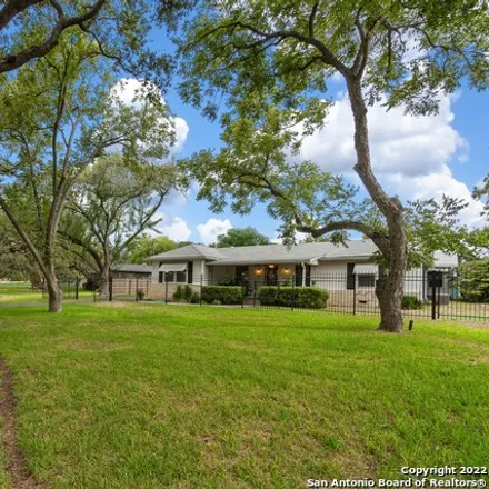 Image 2 - 4711 East Beverly Mae Drive, San Antonio, TX 78229, USA - House for sale