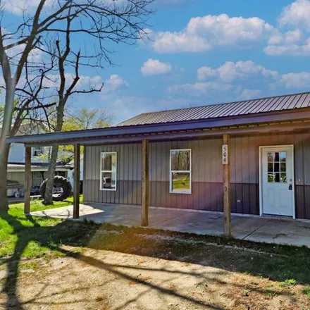 Buy this 3 bed house on 506 East Washington Street in Seymour, Webster County