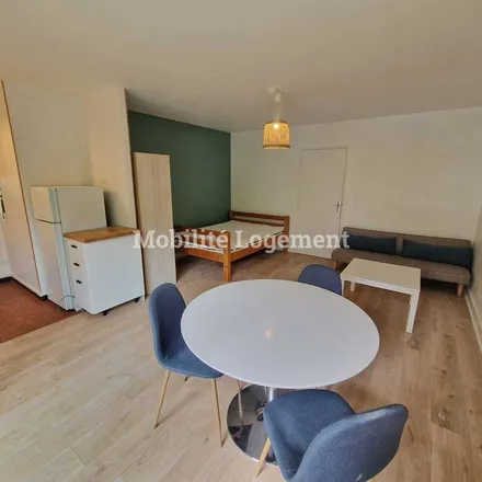 Image 7 - 1 Place Gambetta, 78000 Versailles, France - Apartment for rent