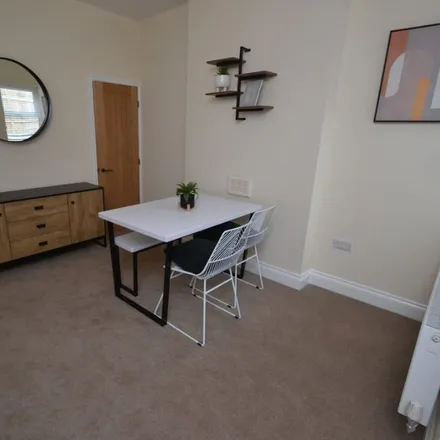 Image 9 - Nadra Card Online Services, Birrell Road, Nottingham, NG7 6NT, United Kingdom - Apartment for rent