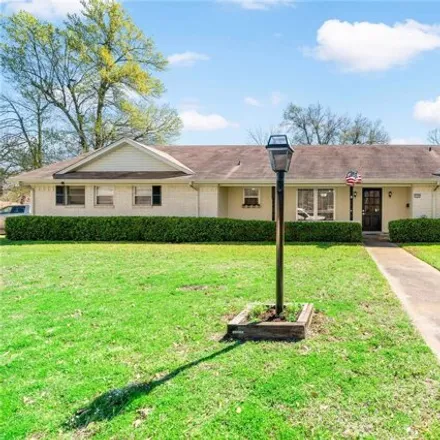 Rent this 3 bed house on 2598 Clark Lane in Paris, TX 75460