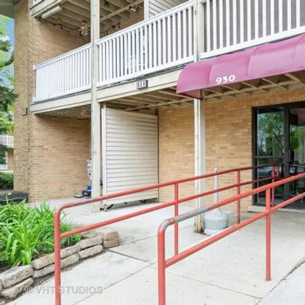 Buy this 1 bed condo on 930 Beau Drive in Des Plaines, IL 60016