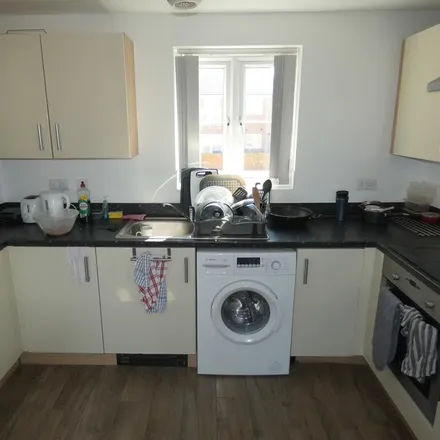 Image 3 - Snowgoose Way, Newcastle-under-Lyme, ST5 2GA, United Kingdom - Apartment for rent