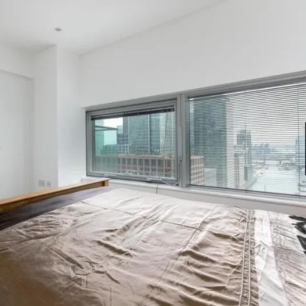 Image 3 - Landmark West Tower, 22 Marsh Wall, Canary Wharf, London, E14 9TP, United Kingdom - Apartment for rent