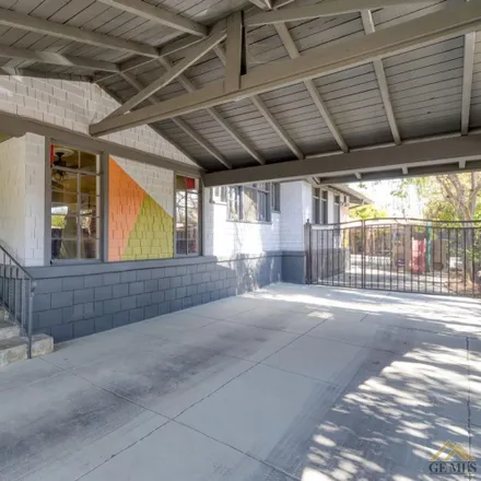 Image 4 - 300 Oleander Avenue, Bakersfield, CA 93304, USA - House for sale