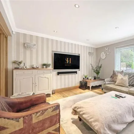 Image 7 - Abbots Close, Brentwood, CM15 8LT, United Kingdom - House for sale