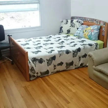 Rent this 1 bed room on 2810 Avenue Barclay in Montreal, QC H3S 1J6